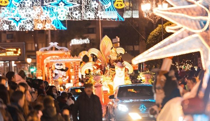 Muchos niños, ilusión, música y color en la Cabalgata de Reyes de Albacete