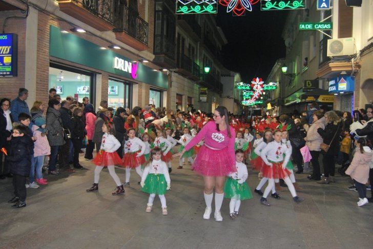 Niños y mayores disfrutaron con la Cabalgata de Reyes de Villarrobledo