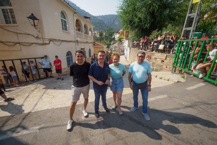 Bogarra celebra sus tradicionales encierros en honor a San Sebastián con la presencia de autoridades locales