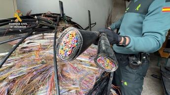 Dos hombres arrestados y un tercero buscado en Toledo por el robo de cable telefónico en Navarra
