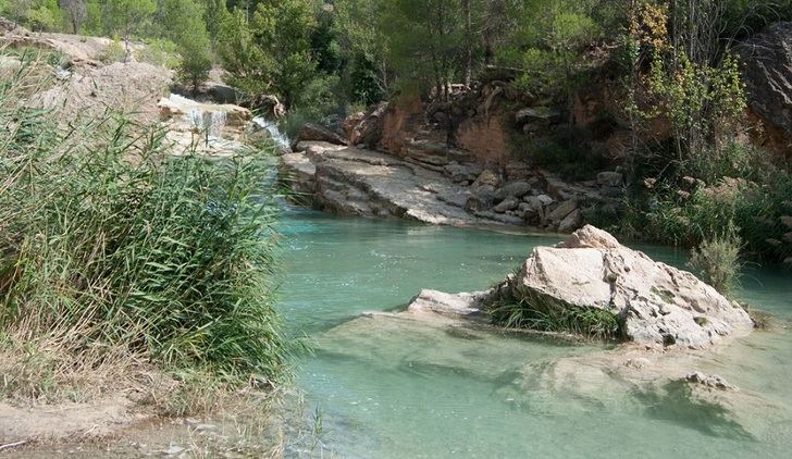 Herida una mujer de 45 años tras resbalarse y caer por una cascada de las Chorreras del Río Cabriel