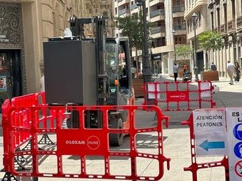 Comienzan los trabajos de instalación del “Umbrella Sky” en la Calle Ancha de Albacete