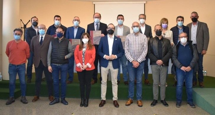 Instituciones y sindicatos de Albacete respaldan al calzado de la comarca de Almansa mediante una declaración institucional