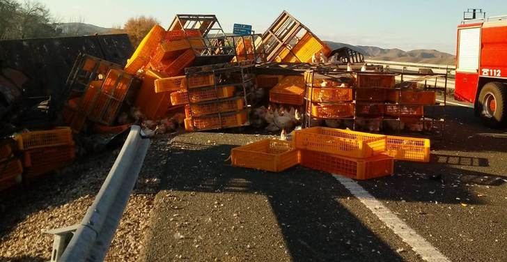 Abierto uno de los carriles de A-30, en Hellín (Albacete), cortado por choque de camiones