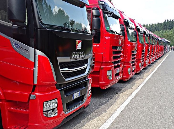 Camión: una variedad de transporte de carga para carretera