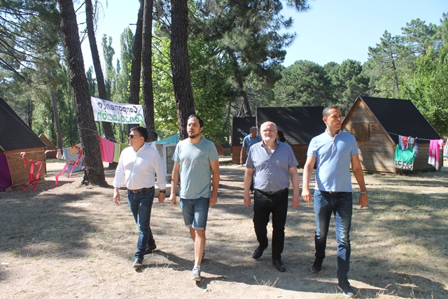 El Campamento “San Juan” de Riópar se convierte en un espacio de referencia de servicios juveniles de la Junta