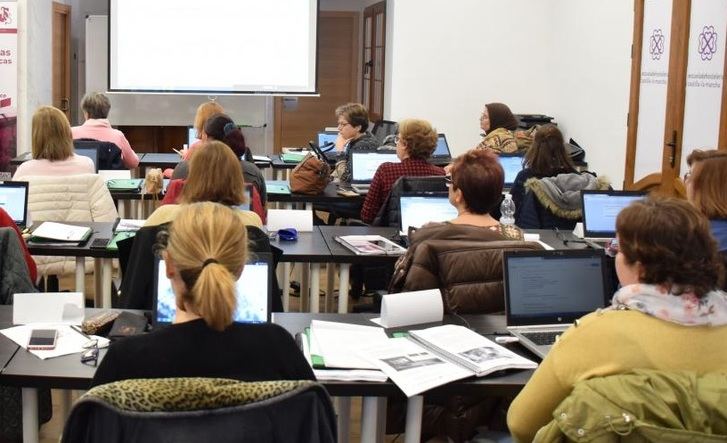 Más de 1.300 personas han participado en la primera parte de los cursos de capacitación digital para adultos en C-LM