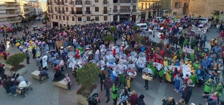 Mucha participación, color y brillantez en el Carnaval de Hellín