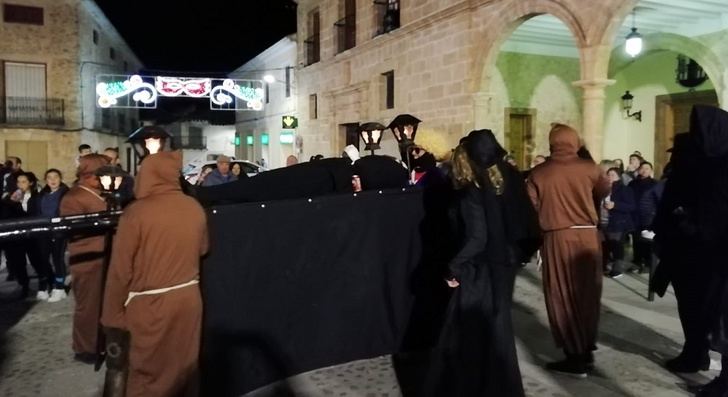 El Bonillo celebró su peculiar entierro de la sardina, como parte de un carnaval tradicional