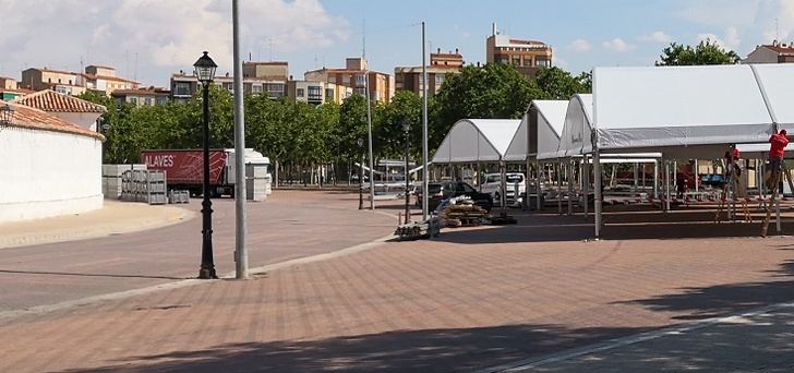 Las carpas van tomando sitio en la ‘cuerda’ y nos indican la cercanía de la Feria de Albacete