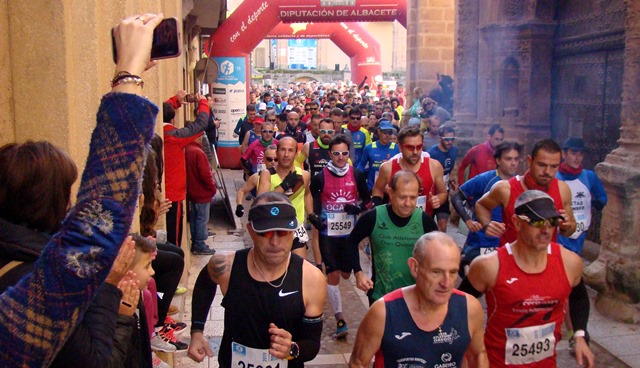 Carmen Risueño y Rubén Rodríguez se impusieron en la Carrera Popular Alcaraz-Cortes-Alcaraz