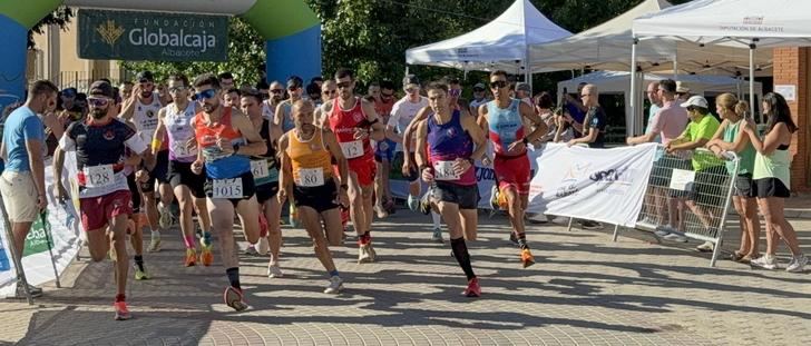 Jesús Muñoz y Mari Ángeles Magán se coronan campeones en la carrera de Férez