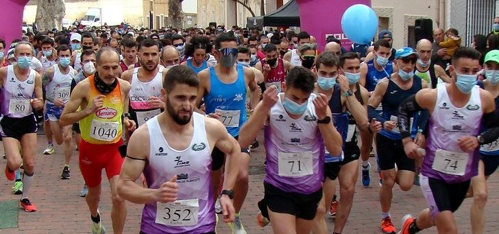 Jesús Ángel Rodríguez y María Ángeles Magán vencieron en la Vuelta a la Peña de San Blas de Elche de la Sierra