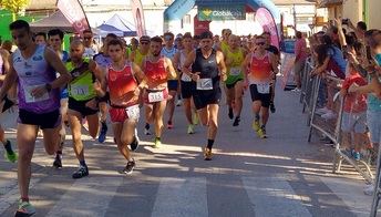 Jesús Ángel Rodríguez y Eva Moreno vencieron en la carrera popular de La Gineta