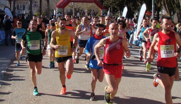 Pablo López y María Ángeles Magán ganaron, con nuevo récord, la Carrera Popular de Minaya