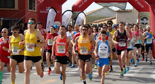 María Ángeles Magán, que batió el récord, y Miguel Ángel Torrecilla, ganaron la Carrera Popular de Abengibre