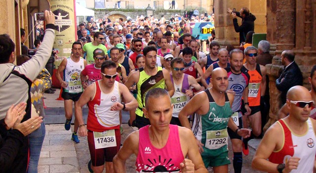 Adela Cabañero y Pedro Amores fueron los ganadores de la carrera popular entre Alcaraz y el Santuario de Cortes (Albacete)