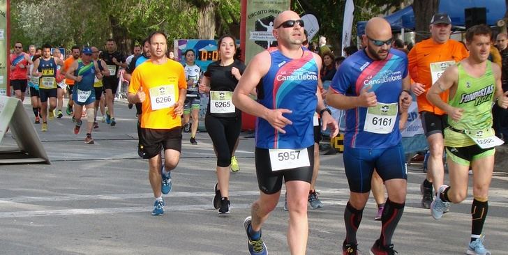 María Ángeles Magán y Pablo García Ruano ganaron la Carrera Popular de Alpera