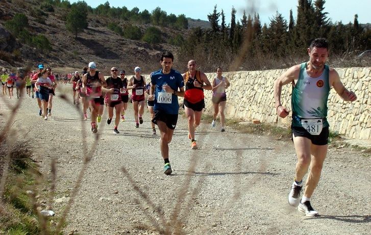 Fuentealbilla celebra la XV edición de su Carrera Popular, con más de 500 atletas inscritos