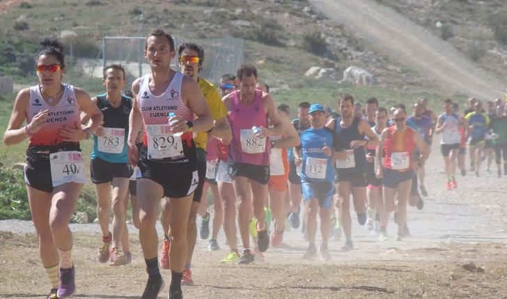 La XII Carrera Popular de Fuentealbilla acabó con el triunfo de Eva Moreno y Jesús Ponce