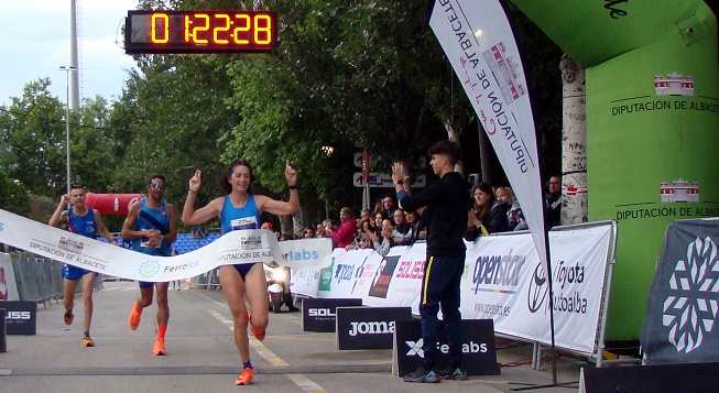 Triunfo de María Ángeles Magán y José Antonio Hernández en el Medio Maratón de Almansa