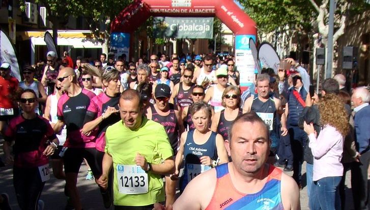 María Ángeles Magán y Andrés Micó, ganadores en la Carrera Popular de Montealegre del Castillo