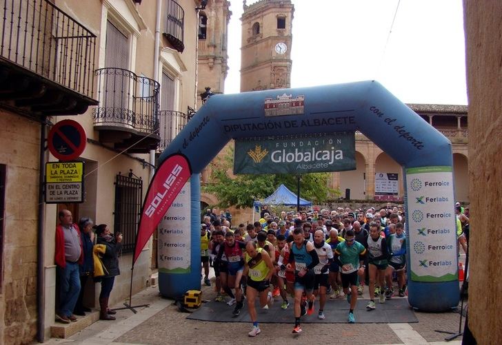 Alcaraz incrementa su participación en una doble cita de atletismo popular