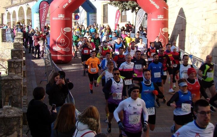 Eva Moreno (CA Hellín) y Javier Martínez (CA Molinicos) ganaron la XIV Carrera Popular de Yeste