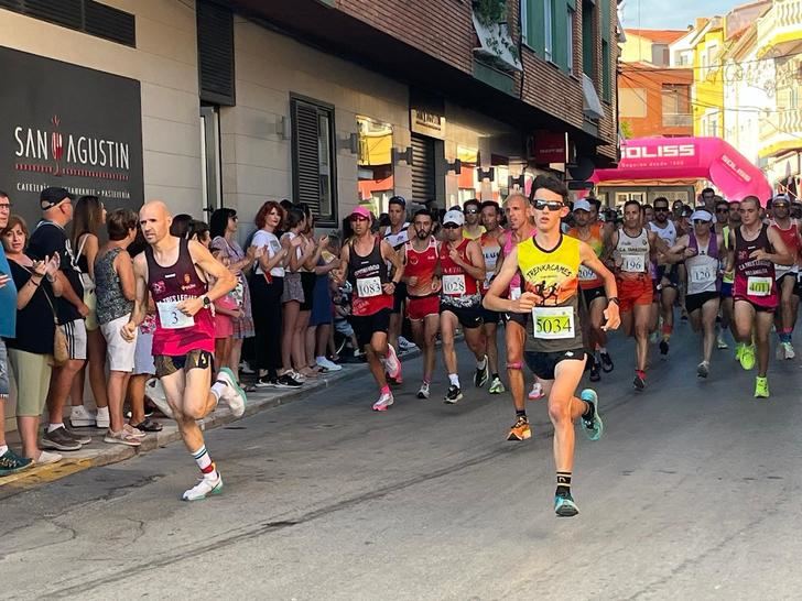 Martín Fiz, campeón del mundo en maratón, se une a casi mil atletas en la carrera de Villamalea