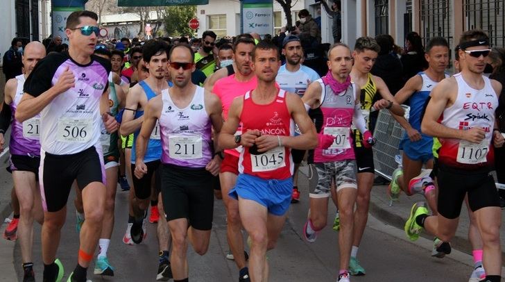 Rosario Gómez y Manu Gutiérrez vencieron en el 10K de Villarrobledo del Circuito de Carreras de la Diputación