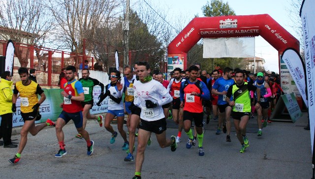 María José de Toro y Jesús ángel Rodríguez ganan la Carrera Popular de Villalgordo del Júcar