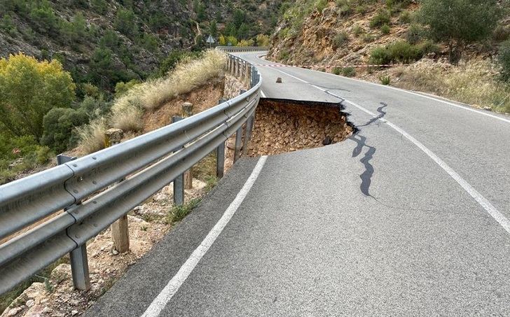La Junta prioriza las obras del tramo cortado al tráfico por las lluvias del fin de semana entre Ayna y Elche de la Sierra