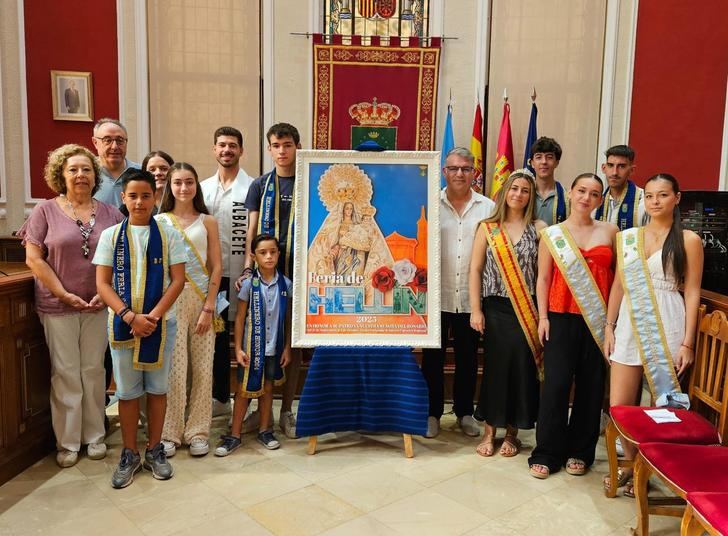 Daniel Jiménez Díaz presenta el cartel de la Feria de Hellín 2025 con Flores y colores