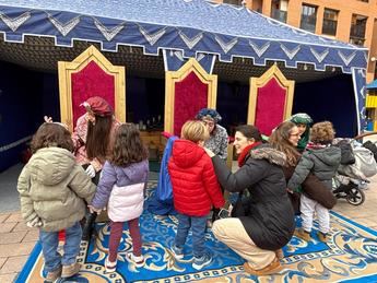 Los Carteros Reales llenan de ilusión los barrios de Albacete recogiendo cartas para los Reyes Magos
