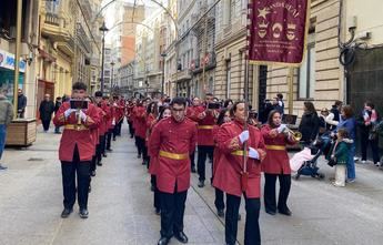 Niños de Albacete entregan sus cartas a los Carteros Reales