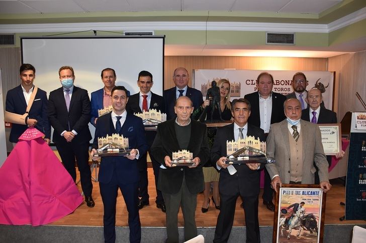 Reconocimiento del Ayuntamiento de Albacete a los galardonados por el Club de Abonados de la Plaza de Toros