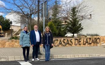 Pedro Antonio Ruiz y la alcaldesa de Casas de Lázaro.