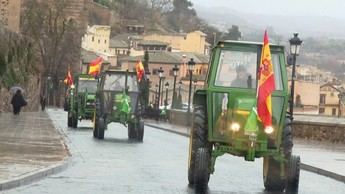 Agricultores y tractores protestan en Toledo a pesar de la lluvia