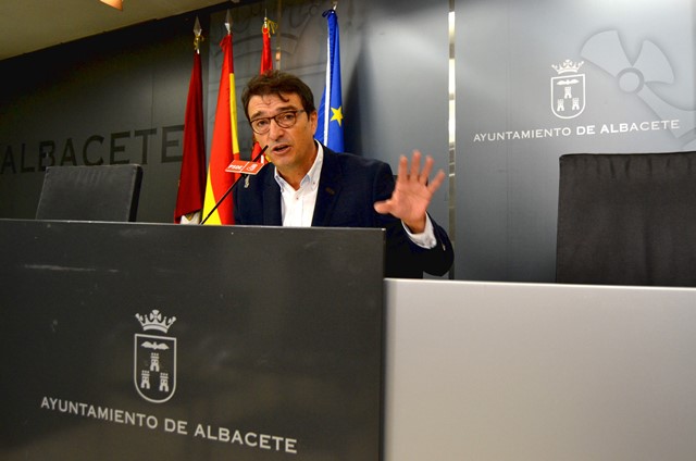 El PSOE de Albacete reclama al alcalde el arreglo inmediato de las cubiertas de los pabellones deportivos