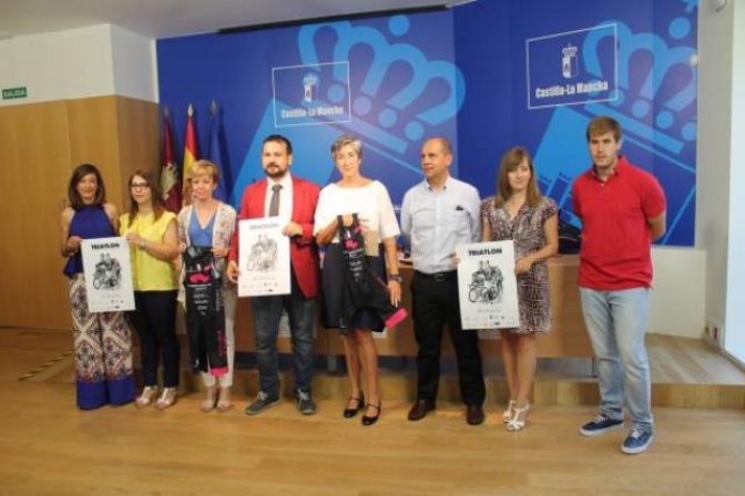 El Gobierno de Castilla-La Mancha apuesta por la promoción de triatlón con 700 deportistas