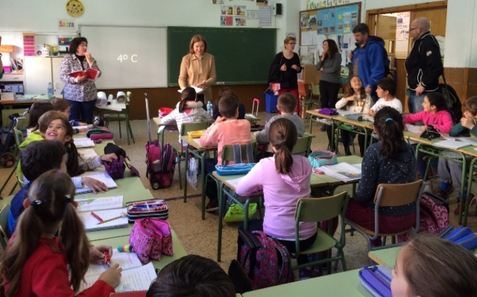 Desde UGT y ante el Día de los Docentes el 5 de octubre, señalan que 'la labor docente es esencial para enseñar a pensar y a ser libres'