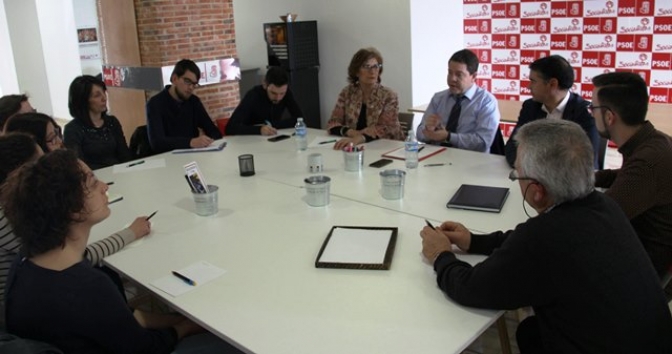 Page (PSOE) dice en Almansa que va a recuperar las becas para comedores escolares