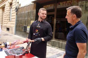 El alcalde Manuel Serrano destaca la importancia de la hostelería para la economía de Albacete durante los eventos por Santa Marta