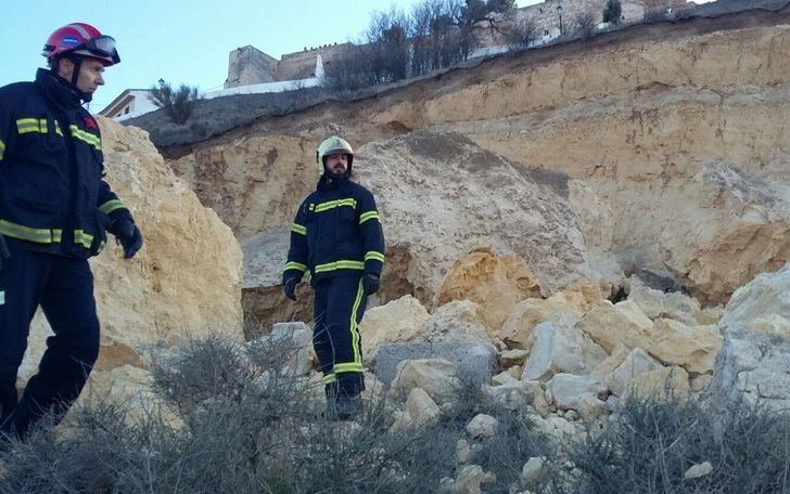 La Junta pone el lunes transporte para retirar rocas que cayeron en Chinchilla (Albacete)