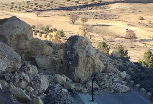Chinchilla (Albacete) no sale de su asombro tras el desprendimiento de una roca de varias toneladas
