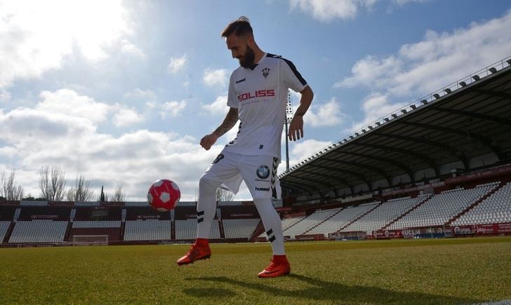 El defensa Cifu fue presentado este martes como nuevo jugador del Albacete