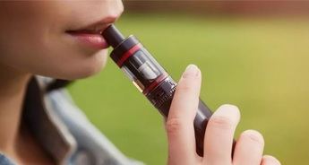 Los epidemiólogos advierten de que los aerosoles de los cigarrillos electrónicos contienen más de 200 sustancias tóxicas