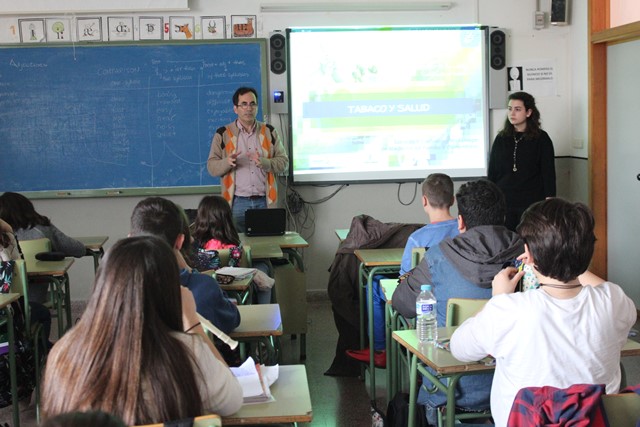 El Hospital de Albacete comienza el programa “Clase sin humo” para prevenir el consumo del tabaco entre los adolescentes