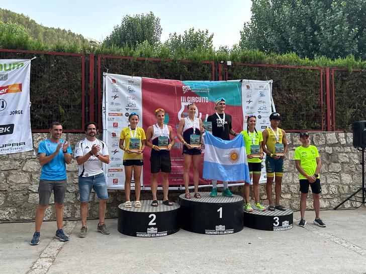 Gerónimo Dhereté y Chloé Nicolas ganan el Triatlón de Alcalá del Júcar