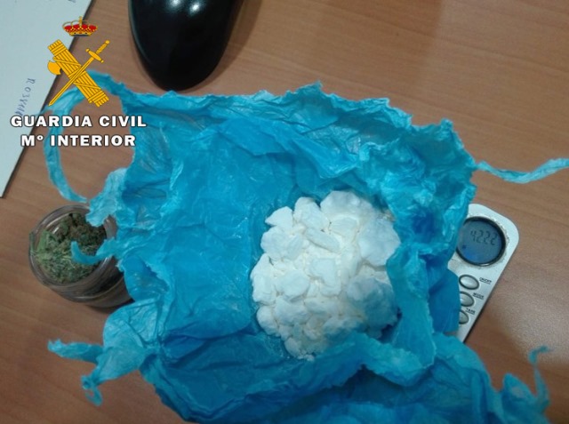 Tres detenidos, vecinos de Villamalea (Albacete) por transportar cocaína y marihuana en un vehículo